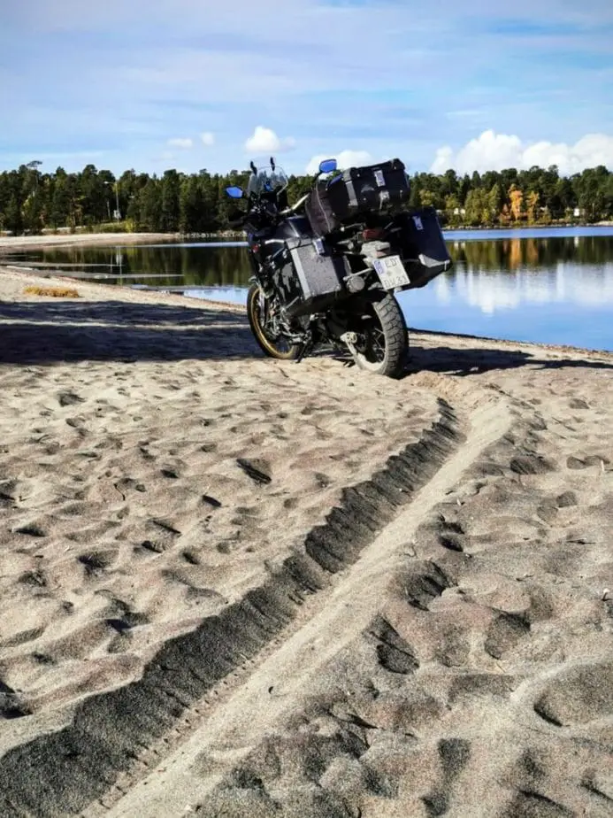 Africa-Twin im Sand in Finnland