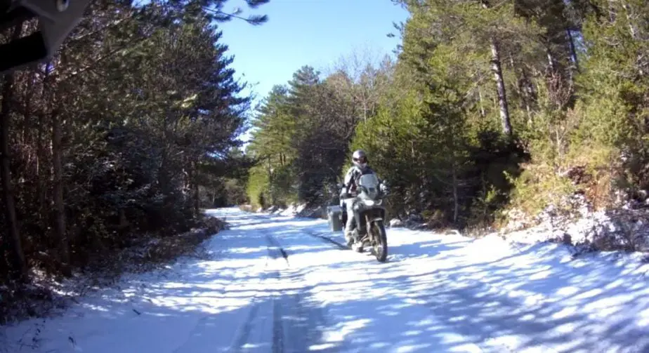 Motorrad im Schnee